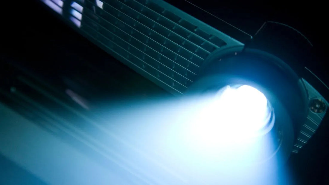 プロジェクターの明るさとは?ルーメンとANSIルーメンの違いを知ろう